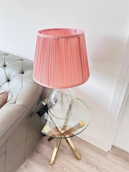 Central Derby Urban 2 Bedroom Flat - An Oasis Of Elegance! Free Parking And Wifi Suitable For Families And Professionals Esterno foto