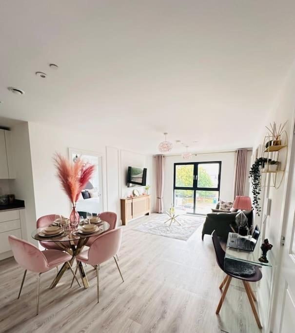 Central Derby Urban 2 Bedroom Flat - An Oasis Of Elegance! Free Parking And Wifi Suitable For Families And Professionals Esterno foto
